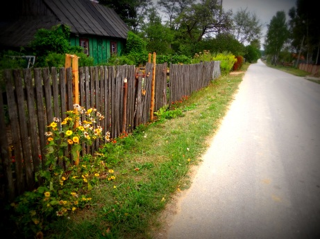 Piękno ukryte w danych zabudowaniach wsi polskiej jeden z domów w Grabownicy -zdjecie ze zbiorów własnych 